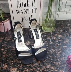 Size 7m black glaze satin heels